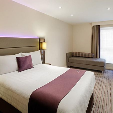 Premier Inn Premier Inn Bagshot Exterior foto