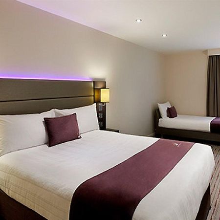 Premier Inn Premier Inn Bagshot Exterior foto